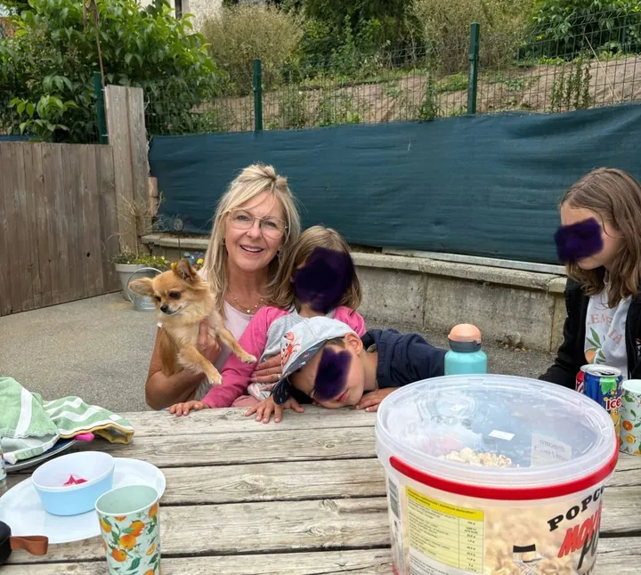 Vesper mit Anne und einem Chihuahua